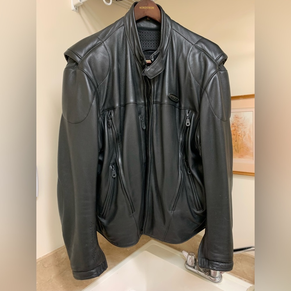 Like-New Harley Davidson Leather Jacket with liner!
